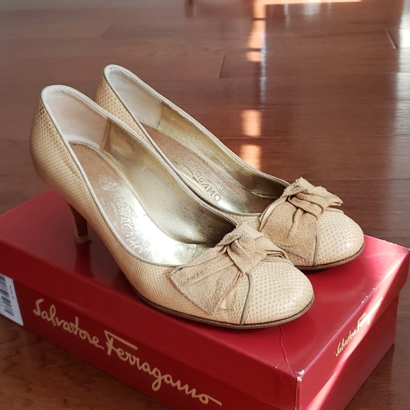 Ferragamo Bow Heels - Picture 2 of 7